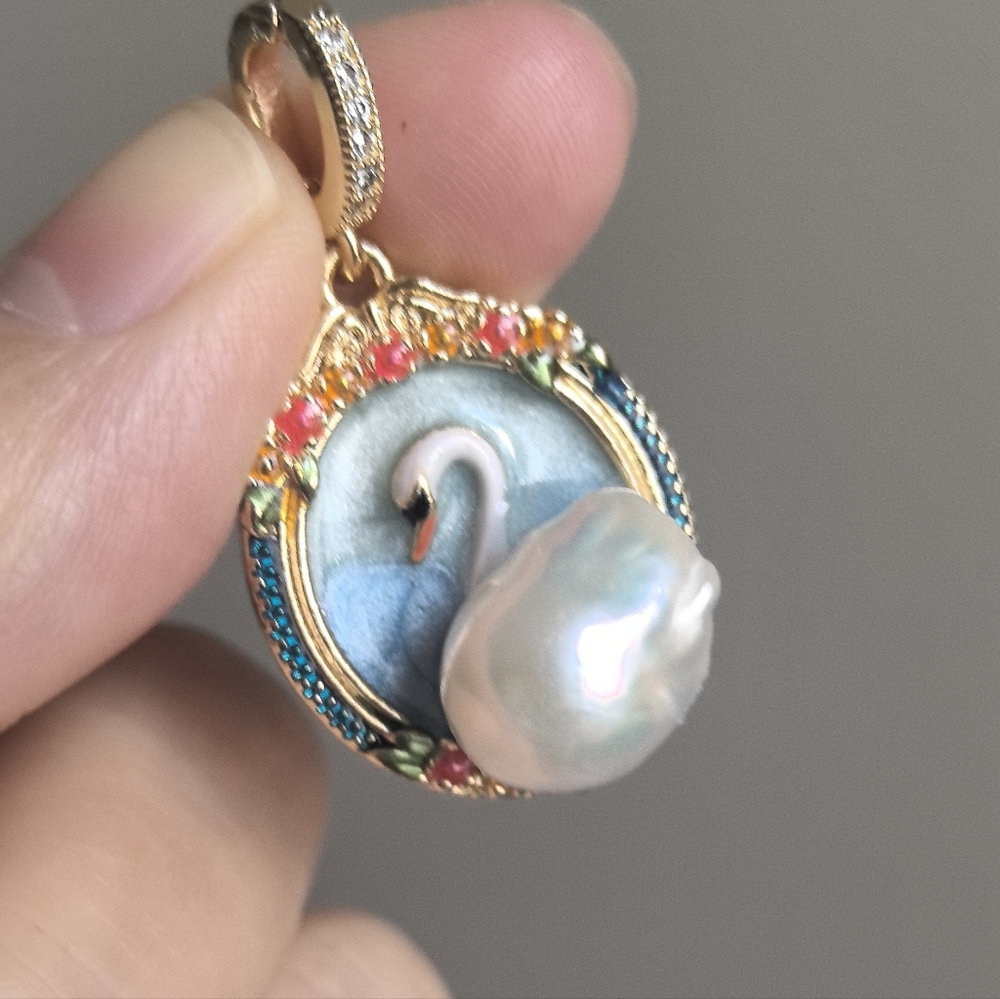 Natrual Freshwater Pearl Swan Pendant